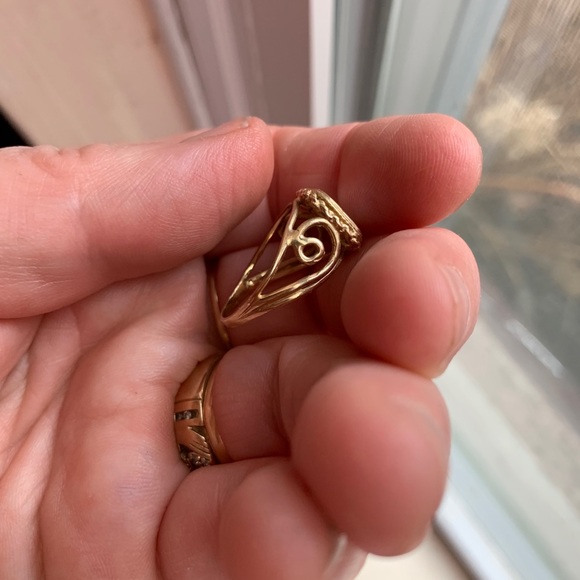 Estate find 14k Vintage MOP Etched Ring 14k gold - Picture 3 of 7